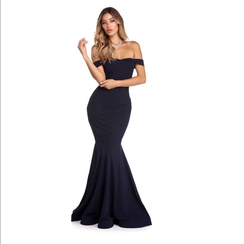 Beautiful, navy blue long mermaid dress! 💙